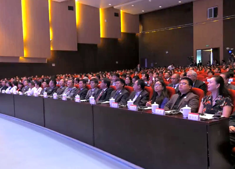 每个妇女，，，，每个儿童启动仪式