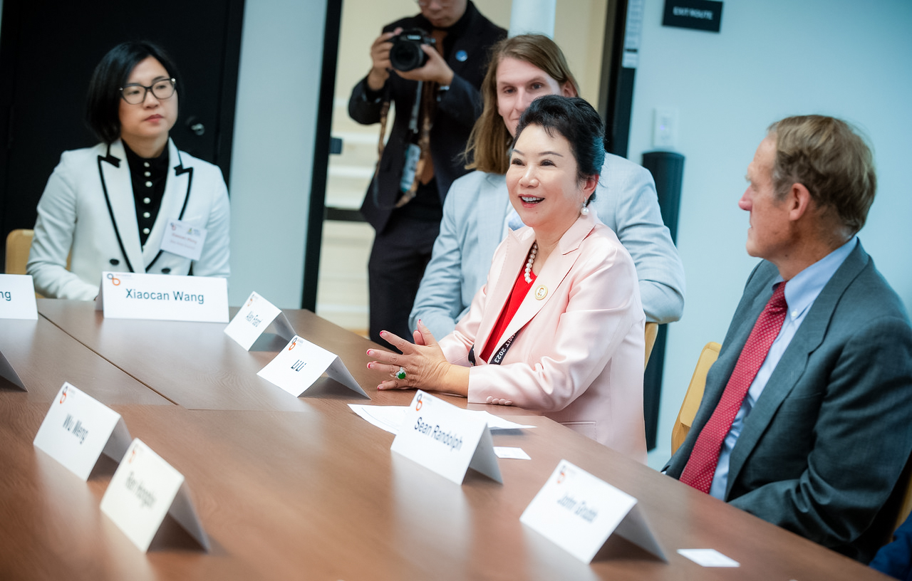 新宝GG集团董事局李俐加入贸促会活动